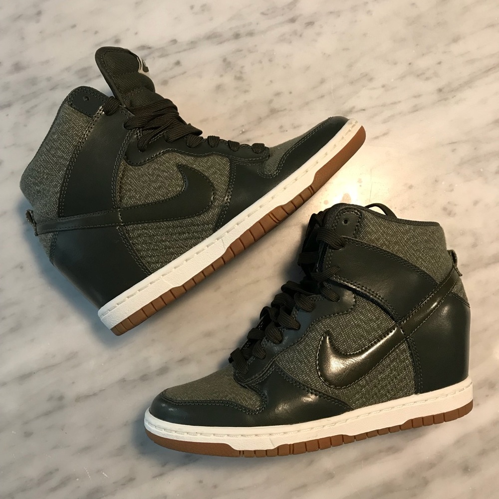 Nike Dunk Sky Hi Essential in Cargo Khaki